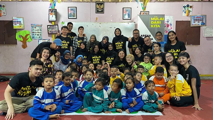 Indahnya Berbagi dengan Anak Tidak Mampu
