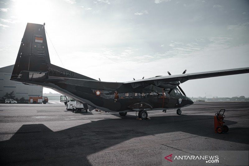 Pesawat terbang NC212i Troop Transport buatan PT DI yang diserahkan kepada TNI Angkatan Udara. (ANTARA/HO-Humas PT DI)