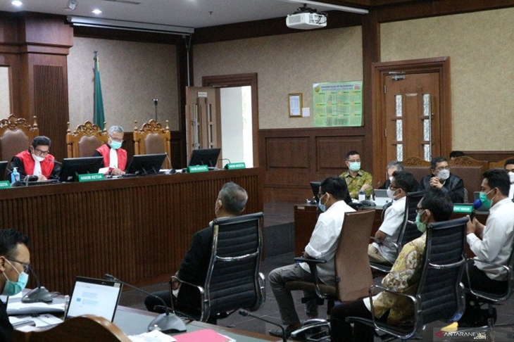 Jaksa KPK menghadirkan lima orang saksi untuk terdakwa mantan Menteri Sosial Juliari Batubara yang didakwa menerima suap Rp32,482 miliar dari 109 perusahaan penyedia bansos COVID-19 di Pengadilan Tipikor Jakarta, Rabu (28-4-2021). ANTARA/Desca Lidya Natalia