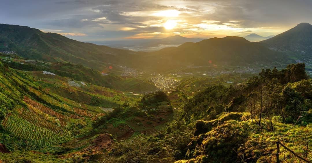 Pemandangan Dataran Tinggi Dieng (Sumber: Instagram/guideindo)