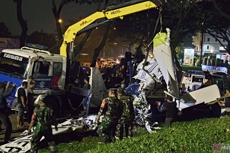 Pesawat Jatuh di BSD Sempat Oleng di Udara Lalu Menukik Tajam ke Tanah