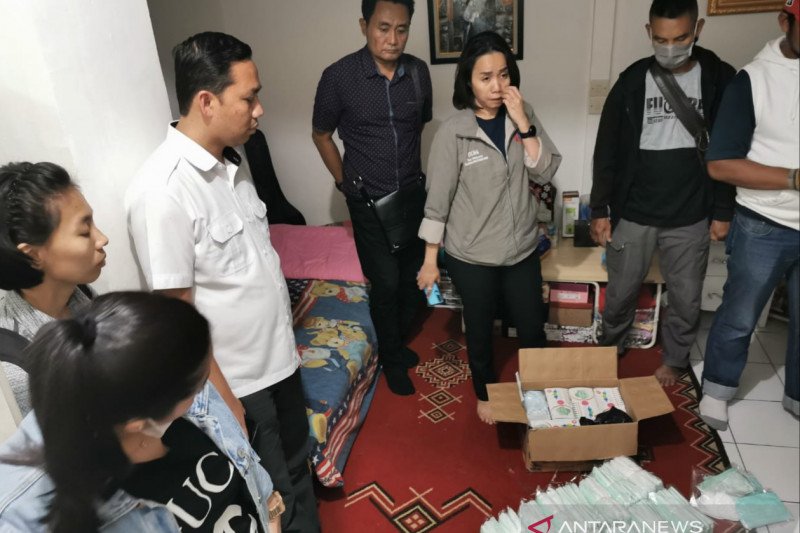Polisi Bongkar Peredaran Masker Ilegal di Dua Lokasi
