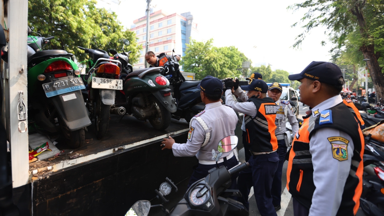 Pemprov DKI Perangi Parkir Liar, 600 Personel Gabungan Turun Tertibkan 15 Titik Prioritas