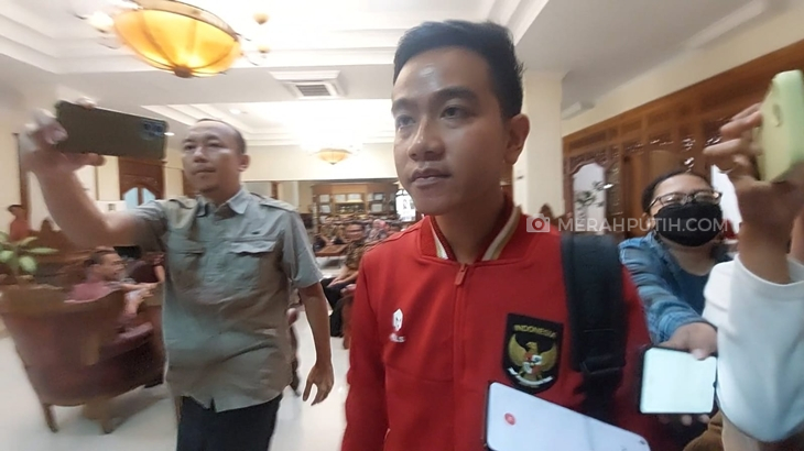 Terlihat Lakukan Provokasi ketika Debat Capres, Gibran Minta Maaf ke Publik