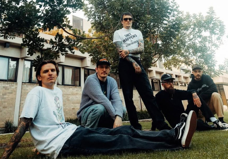 Kejutan dari Neck Deep: Album Self-Titled Hadir dalam Edisi Deluxe September Ini