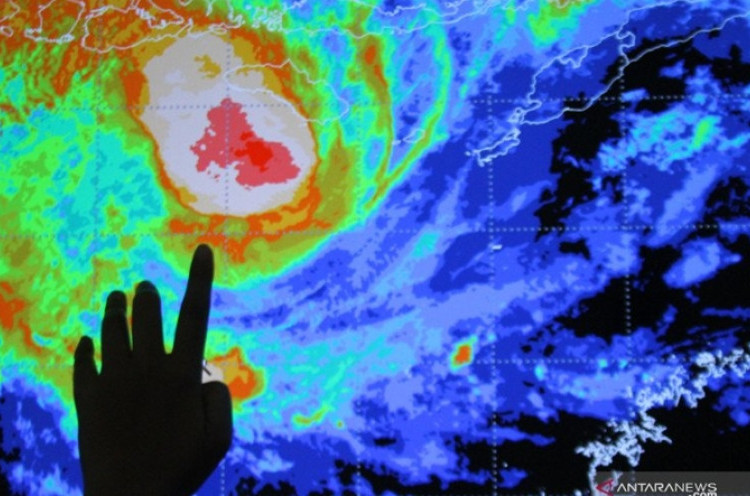 Sebagian Provinsi di Pulau Jawa Diprediksi Hujan Disertai Angin Kencang