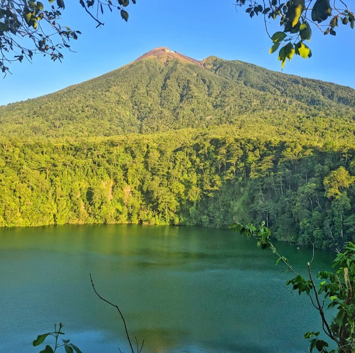 danau tolire
