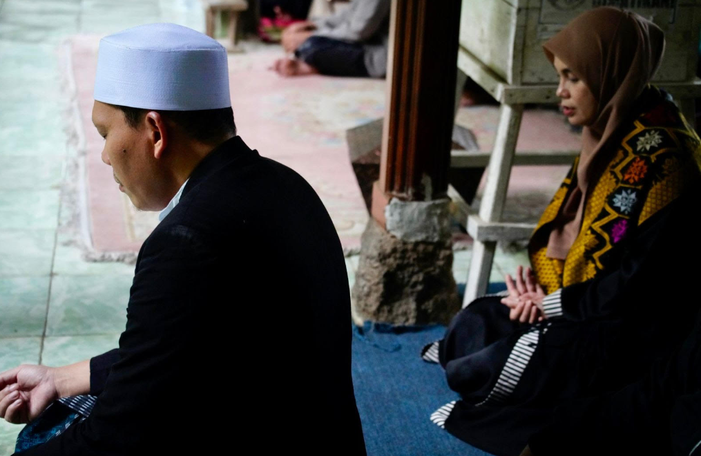 Usai Silaturahmi Ke Abuya Muhtadi, Atikoh Ganjar Berziarah ke Makam Abuya Cidahu