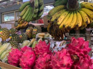 Pedagang Buah Negeri Aing Tangguh Mempertahankan Pelanggan di Masa Pandemi