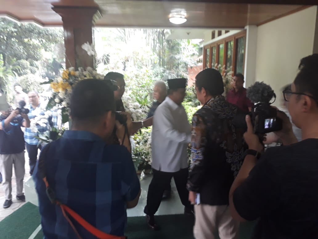 Prabowo takziah ke kediaman SBY. Foto: MP/Ponco