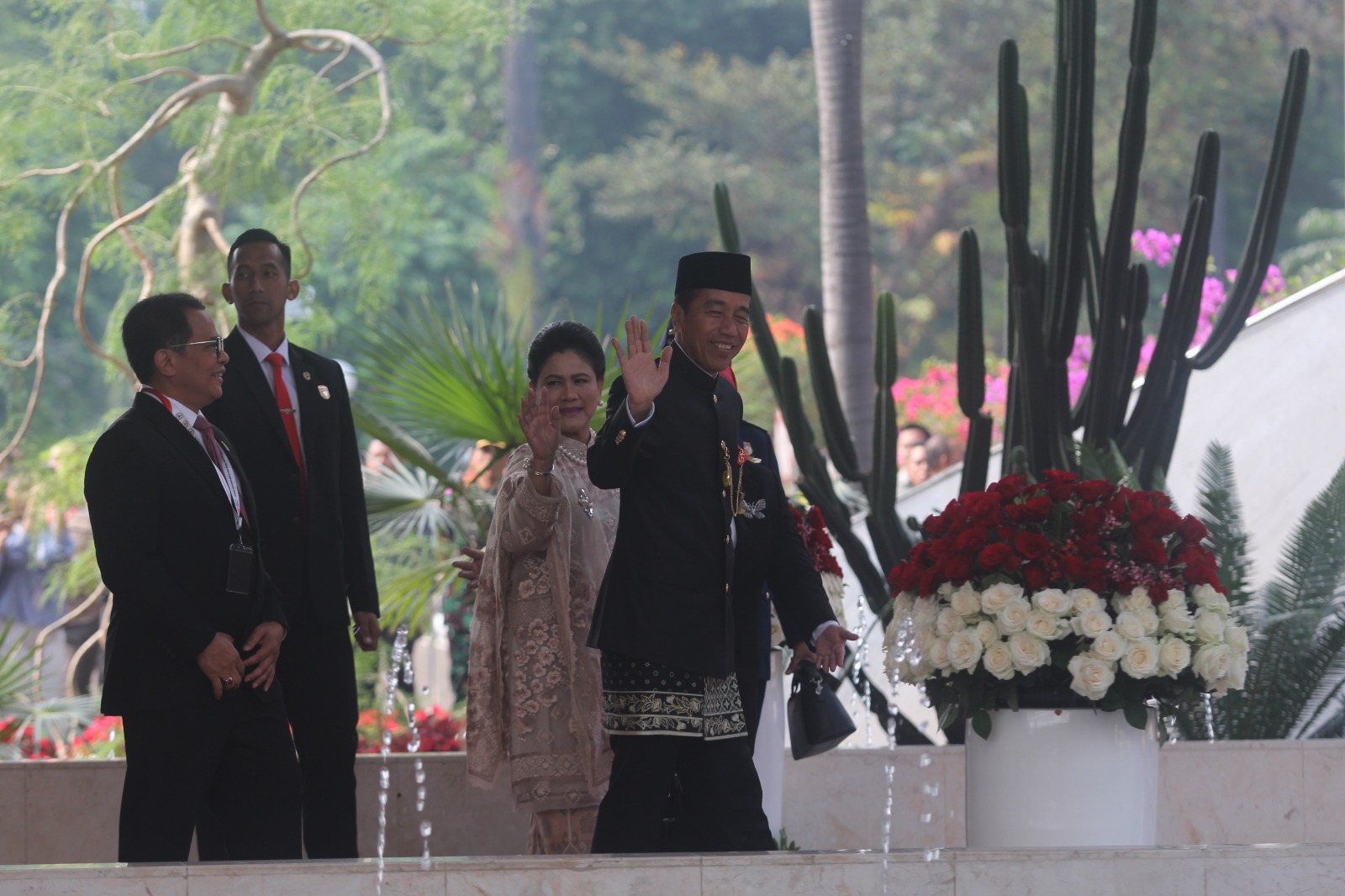 Presiden Jokowi mengenakan baju adat Demang khas Betawi