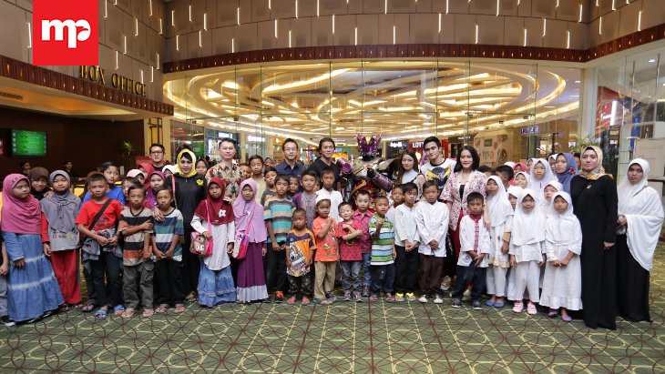 Ambah Batik dan Pemain Satria Heroes Nobar Bersama Anak Yatim