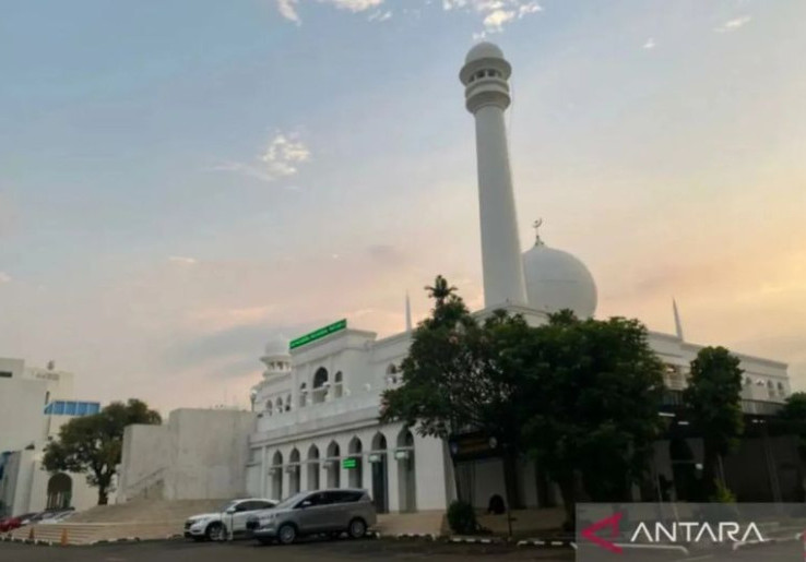 Anies Jadi Khatib Salat Idul Adha di Masjid Al-azhar, Jamaah Diketok Tarif Parkir Liar Motor Rp 10 ribu