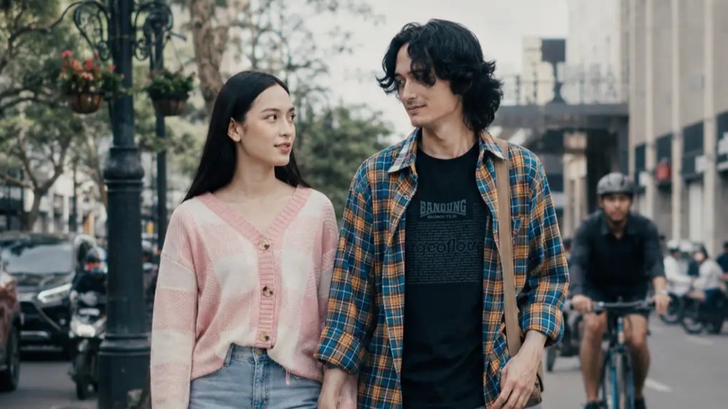 Sinopsis Film 'Dan Bandung', Adaptasi Novel Pidi Baiq tentang Cinta, Luka, dan Misteri