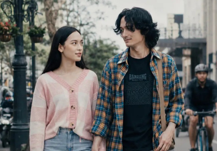 Sinopsis Film 'Dan Bandung', Adaptasi Novel Pidi Baiq tentang Cinta, Luka, dan Misteri