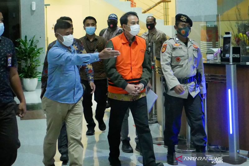 Permainan Golkar Untuk Azis Syamsuddin