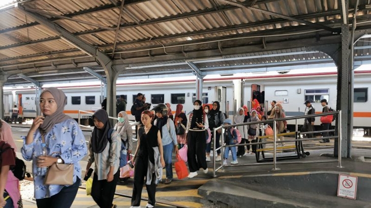Penjualan Tiket Kereta Api Libur Natal Capai 81 Persen