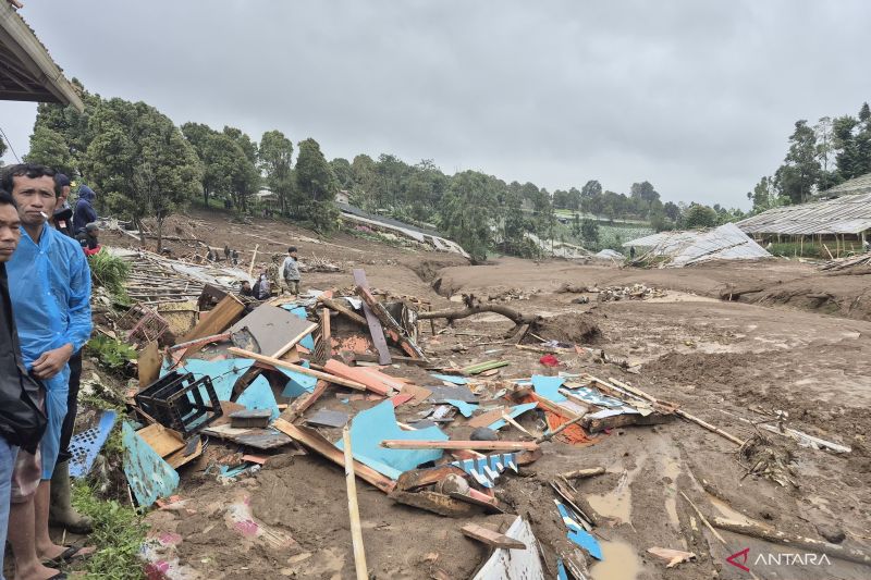 Hampir Semua Rumah 2 Kampung Tertimbun Longsor Cisarua: 8 Jasad Ditemukan 82 Orang Hilang