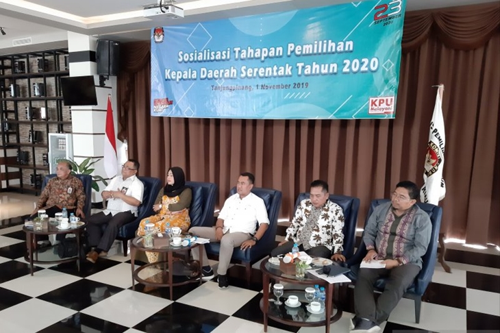 KPU Kepri menggelar sosialisasi tahapan Pilkada Serentak 2020 di salah satu hotel Tanjungpinang, Kepulauan Riau. (ANTARA/Ogen)