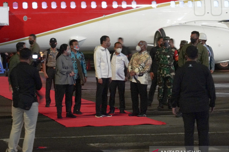 Presiden Joko Widodo tiba di Sorong, Papua Barat. (Foto: Antara)