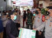 Warga Krukut Disuplai Kebutuhan Pokok Selama Lockdown Berlangsung