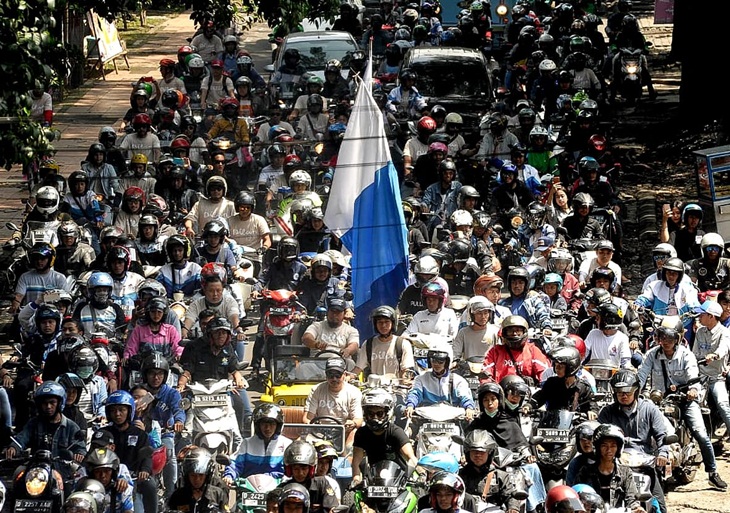 Hari Dilan diisi dengan konvoi di jalanan Kota Bandung. (Foto: twitter.com/Kemenpar_RI)
