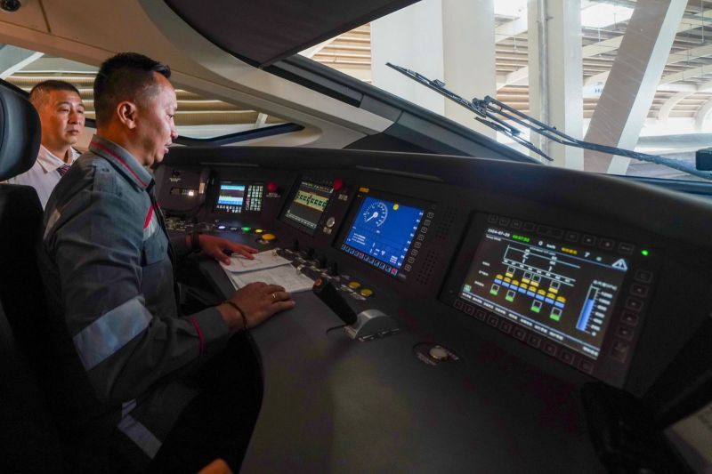 Masinis Indonesia Sudah Bisa Operasikan Kereta Whoosh Tanpa Didampingi Pengajar