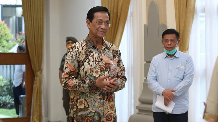 Sri Sultan HB X didampingi Sekda DIY Kadarmanta Baskara Aji. (Foto: MP/Humas Pemda DIY)
