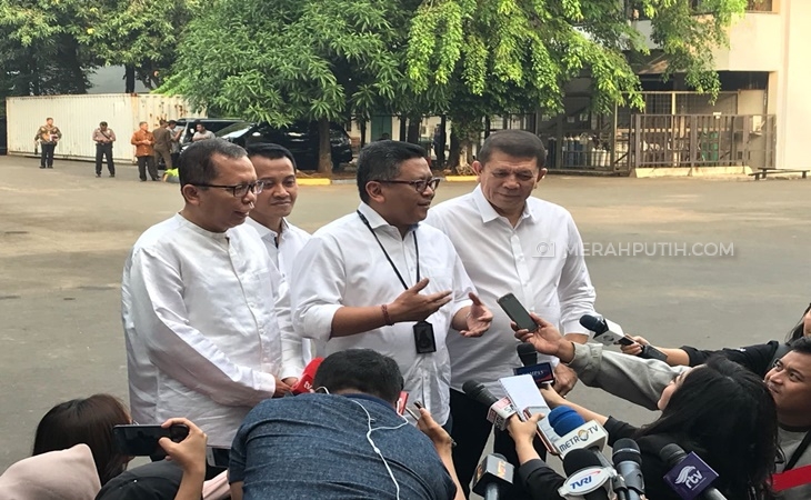 Hasto Kristiyanto bersama sekjen Parpol pengusung Jokowi