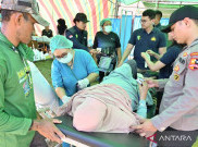 Banyak Korban Gempa NTT Terpaksa Operasi Patah Tulang di Tenda RS Lapangan
