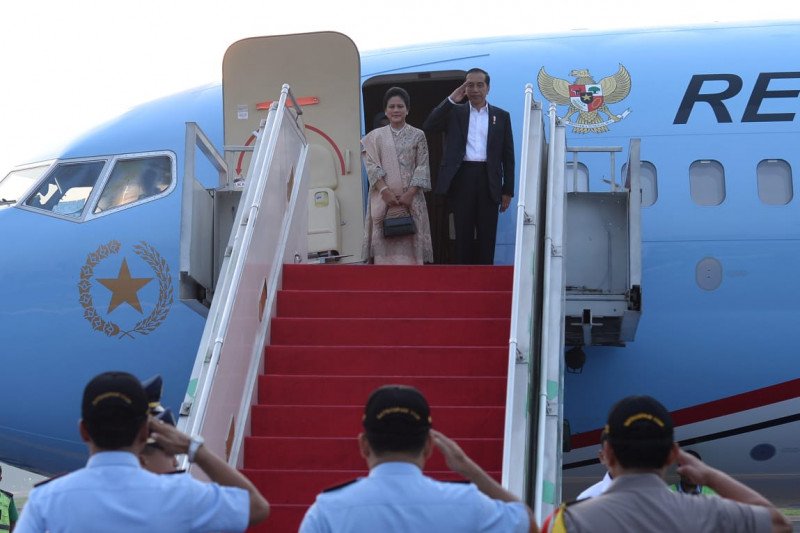 Presiden Jokowi Tinjau Kilang Petrokimia di Tuban