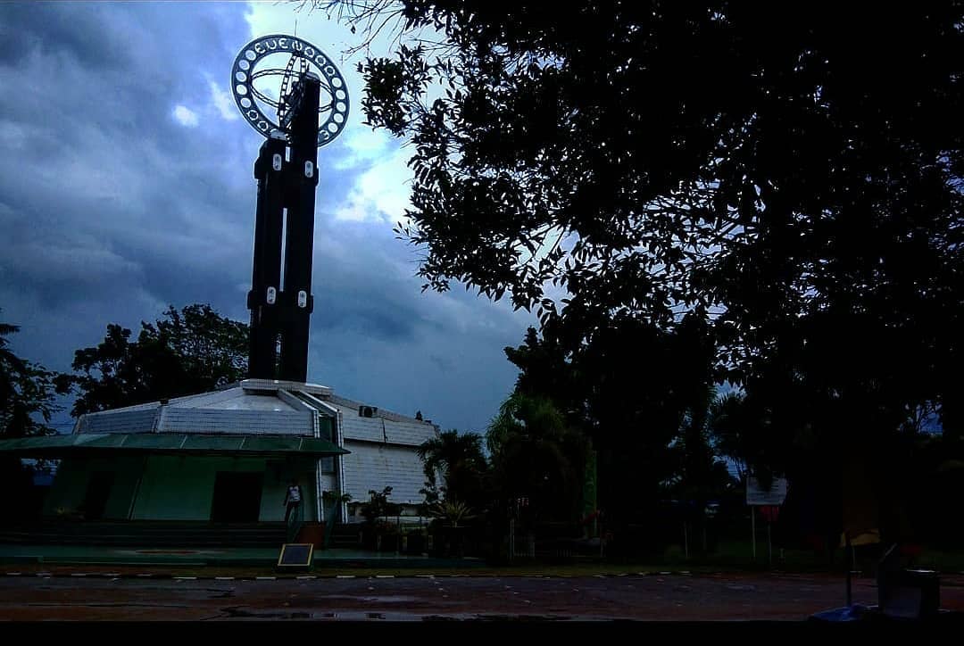 Tugu Khatulistiwa tidak benar-benar berada di titik nol (Instagram/mayaqurota)