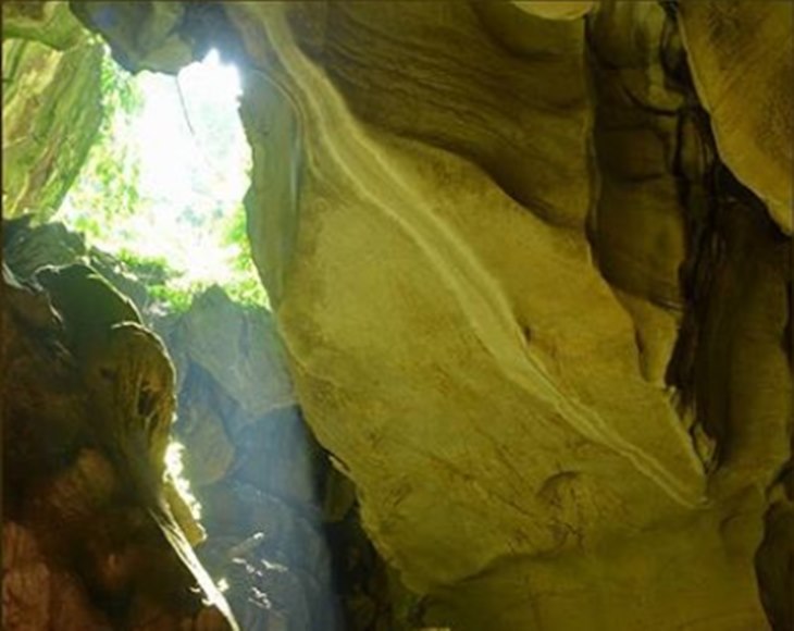 gua batu kapal