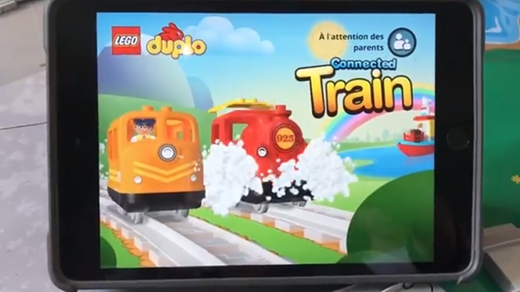 Lego Duplo Train belajar lego sekaligus bahasa Inggris. (Foto:  Youtube/sandra les bons tuyaux)