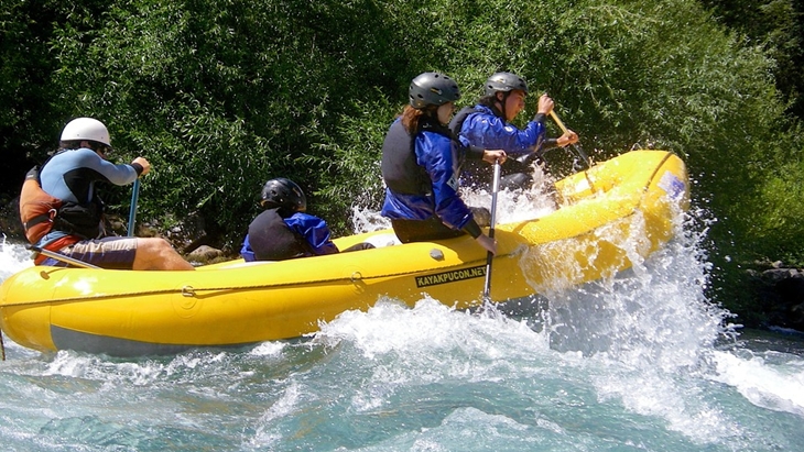 Rafting Semakin Diminati, Ini Tips Dasar yang Harus Diketahui Para Pemula