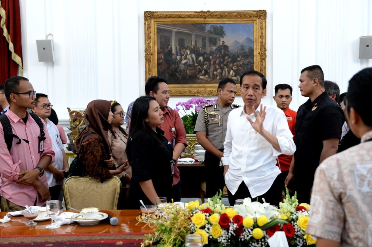 Jokowi Ketawa Lihat Erick Thohir Jadi Tukang Bakso