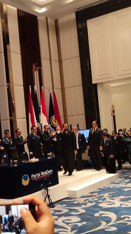 Ketua Umum Partai NasDem telah memasuki Ballroom NasDem Tower, Senin (3/10). Foto: Twitter/@NasDem