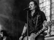Johnny Depp Disebut Sebagai Gitaris Terburuk