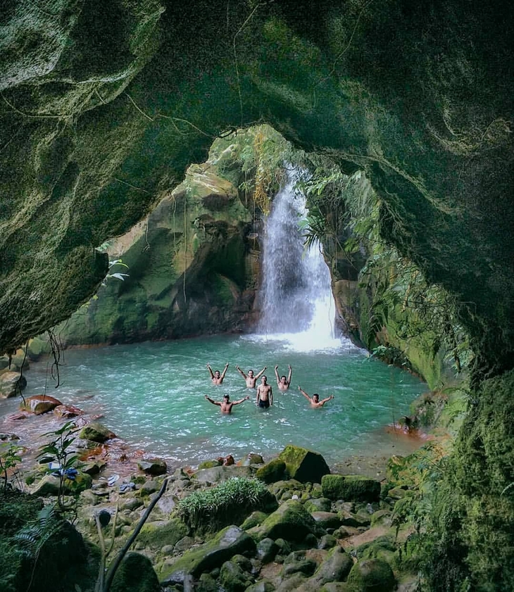 Air Terjun Sentra. (Foto: Instagram/@daden.cokor)