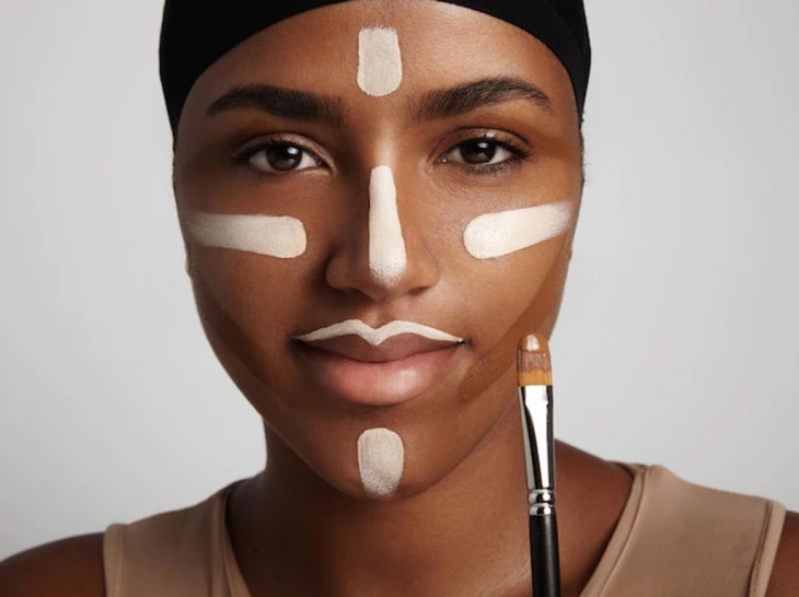 Tren 'Passport Makeup' dengan Mengandalkan Teknik Contour
