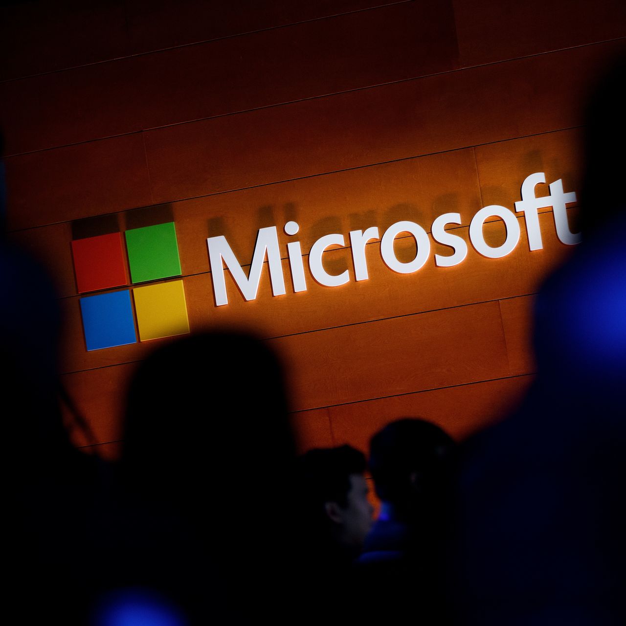 Data dari hard drive komputer, USD drive, dan SD card bisa diselamatkan. (Foto: Barron's) 