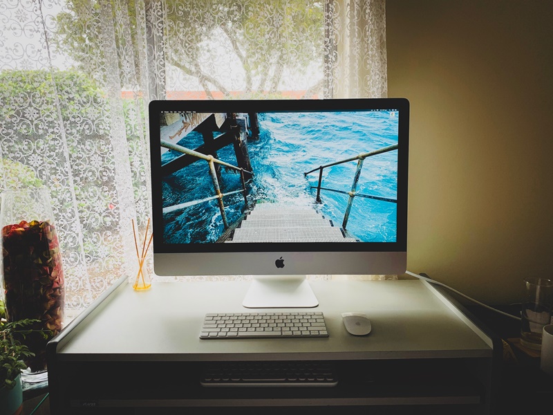Cara Tetap Sehat Meski Bekerja Menggunakan Laptop Seharian