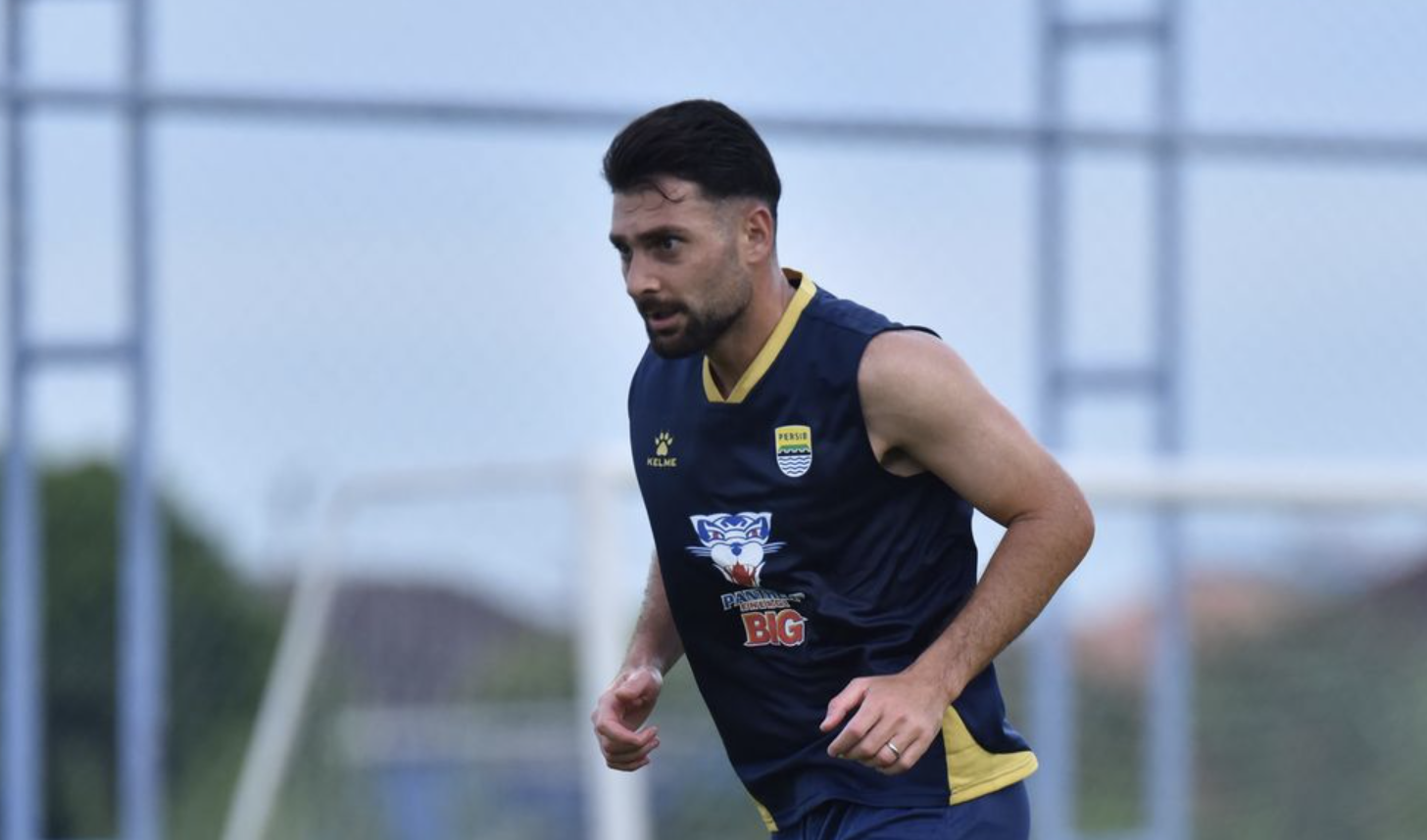 Berbekal Pengalaman di Liga Thailand, Bek Persib Frans Putros Beri Pandangan soal Bangkok United