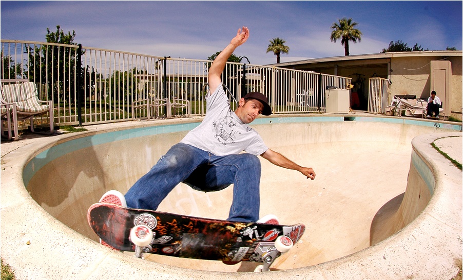 membeli skateboard