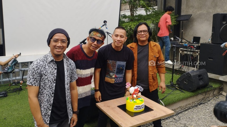 Kisah Dibalik Penggarapan Lagu 'Terlatih Patah Hati' Versi Akustik Milik The Rain