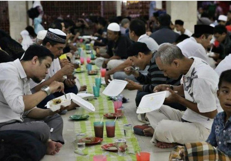 Mengenal Tradisi Jaburan, Budaya Berbagi Makanan saat Ramadan di Tanah Jawa