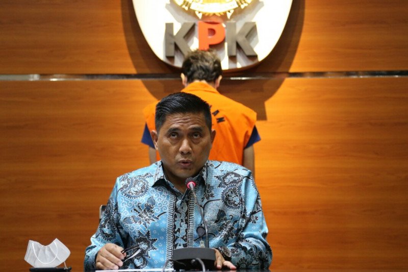 Deputi Penindakan dan Eksekusi KPK Karyoto saat jumpa pers di Gedung KPK, Jakarta, Selasa (6/4) terkait penahanan pemilik PT Borneo Lumbung Energi dan Metal (BLEM) Samin Tan. ANTARA/HO-Humas KPK