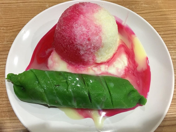 Es pisang ijo. (Foto: instagram.com/yokeakbar)