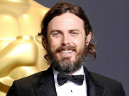 Casey Affleck Mundur Sebagai Presenter Oscar 2018, Tebak Kenapa!