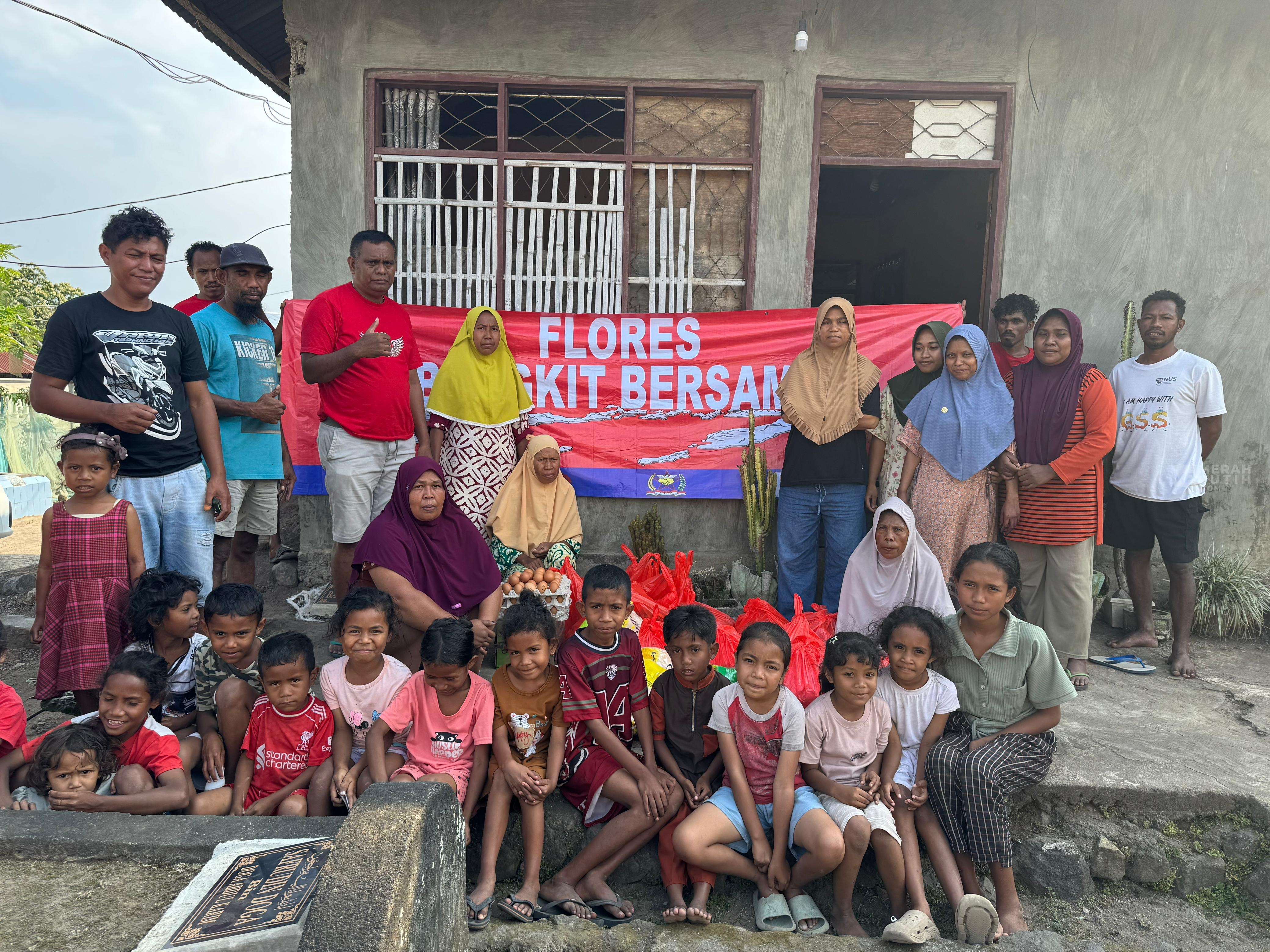 JHL Foundation Bantu untuk Nakes dan Guru di Ende